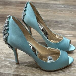NWT! Badgley Mischka Teal Satin Peep-Toe Heels